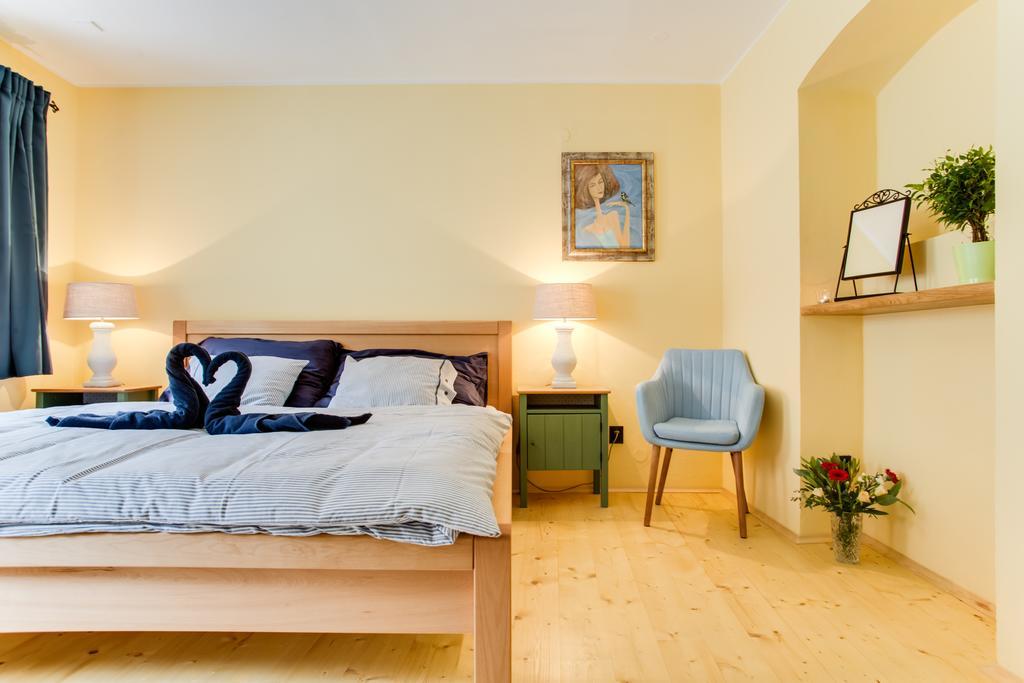 Amazing 5 Bedroom House Krumlov 82 - 4 Min Walk To Main Square Cesky Krumlov Bagian luar foto