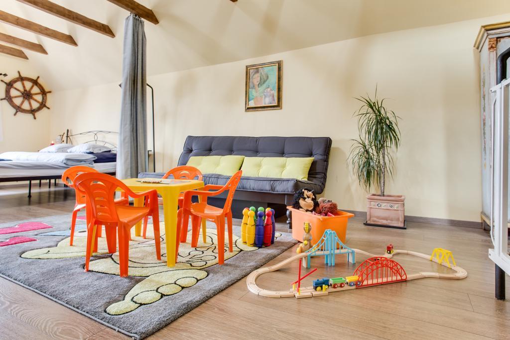 Amazing 5 Bedroom House Krumlov 82 - 4 Min Walk To Main Square Cesky Krumlov Bagian luar foto