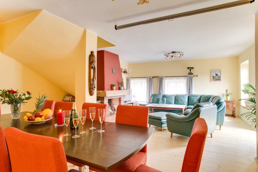 Amazing 5 Bedroom House Krumlov 82 - 4 Min Walk To Main Square Cesky Krumlov Bagian luar foto