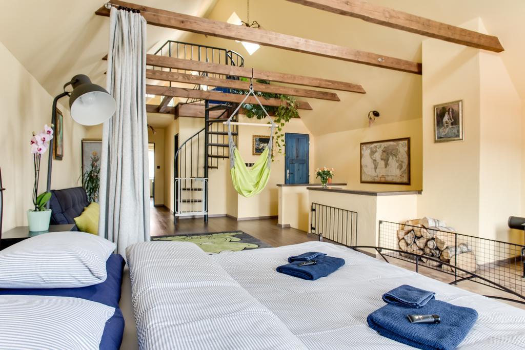 Amazing 5 Bedroom House Krumlov 82 - 4 Min Walk To Main Square Cesky Krumlov Bagian luar foto
