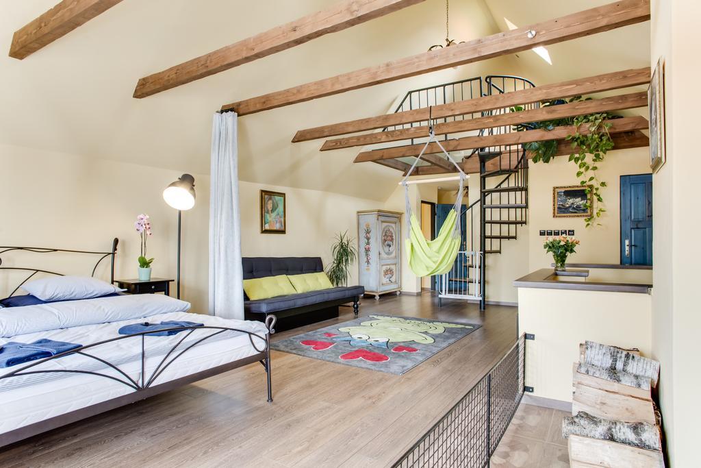 Amazing 5 Bedroom House Krumlov 82 - 4 Min Walk To Main Square Cesky Krumlov Bagian luar foto