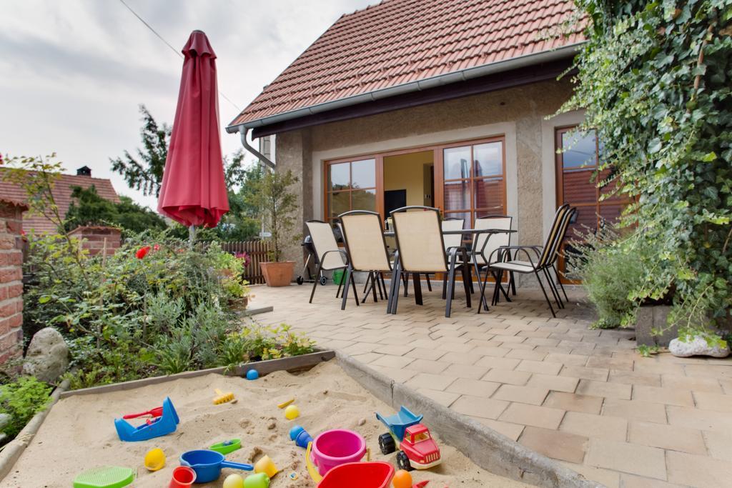 Amazing 5 Bedroom House Krumlov 82 - 4 Min Walk To Main Square Cesky Krumlov Bagian luar foto